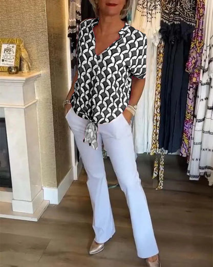 Blouse met V-hals en knoopdetail