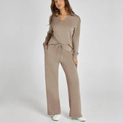 FAYE | Loungewear Set met Comfortabele Broek en Trui met V-hals Loungewear Set Zavalori Bruin XS